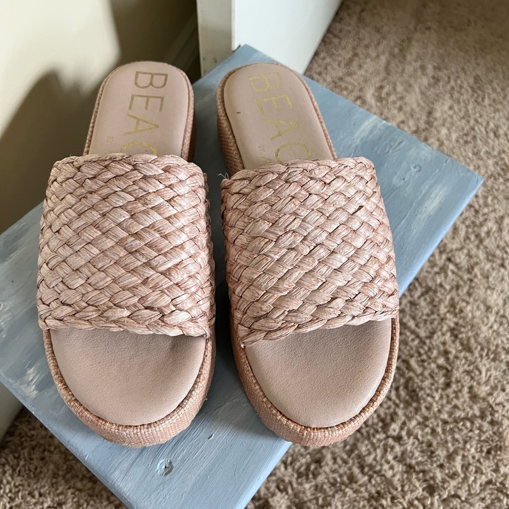 Chic Pink Woven Sandals for Casual Comfort EUC